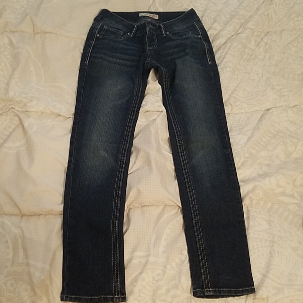 Pairs blue jeans